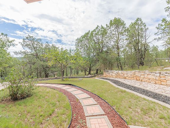 5th image of 2 Sixteen Springs Dr