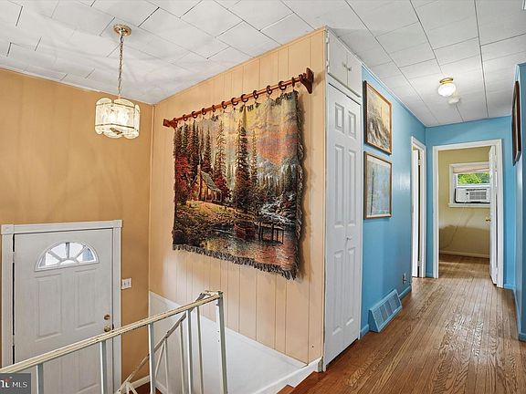 3rd image of 108 Durham Rd
