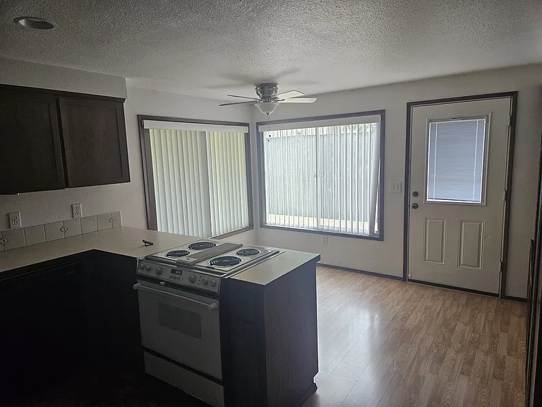 5126 Yearley Dr NE — Photo 1
