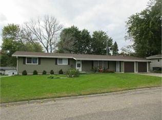 1508 Sunset Dr, Belle Plaine, IA 52208