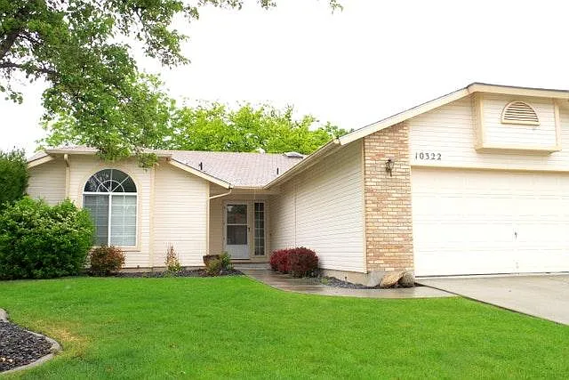 10322 W Jewell St — Photo 3