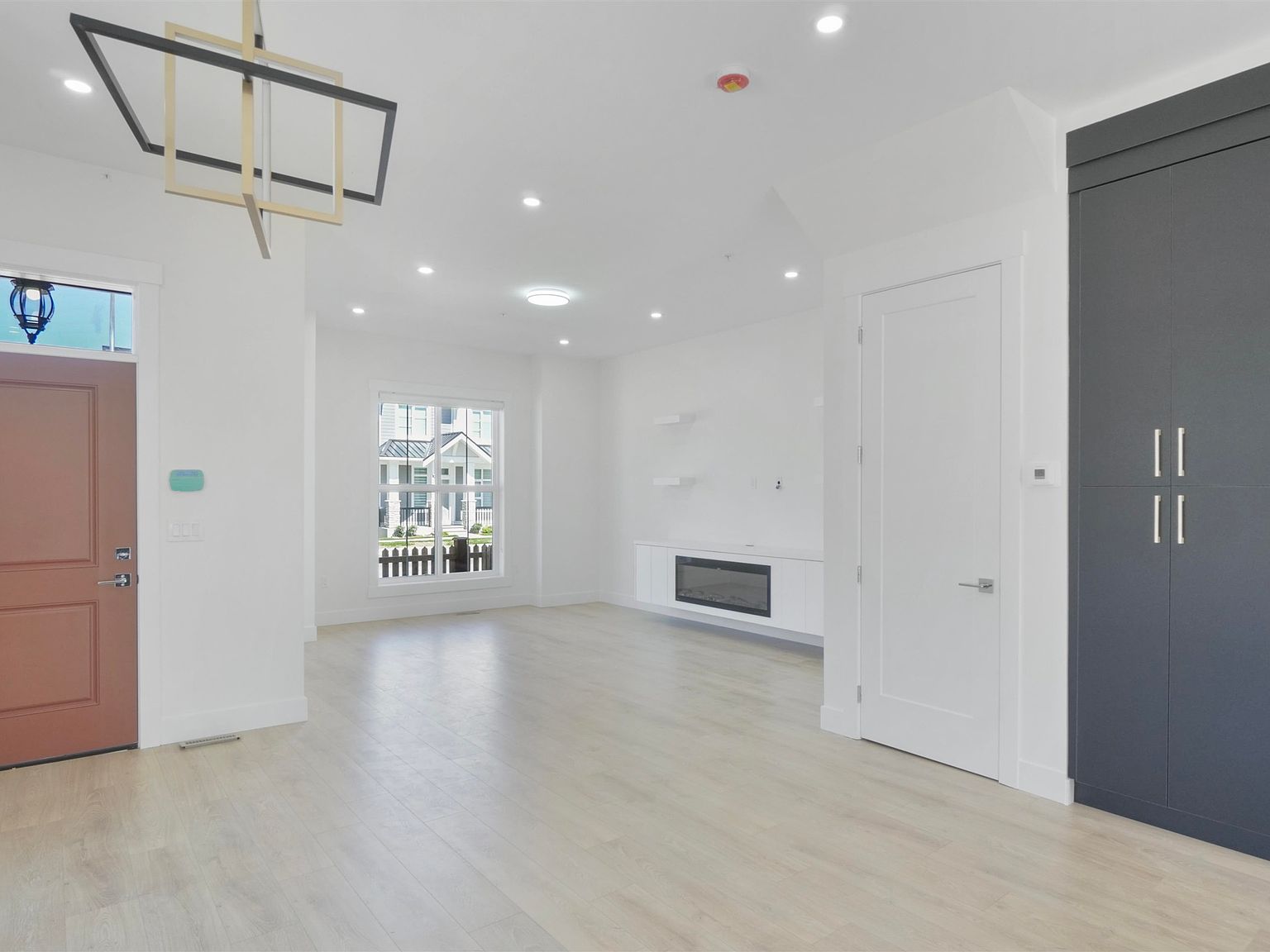 20510 76th Ave, Langley, BC V2Y 3S8 | MLS #R2976968 | Zillow