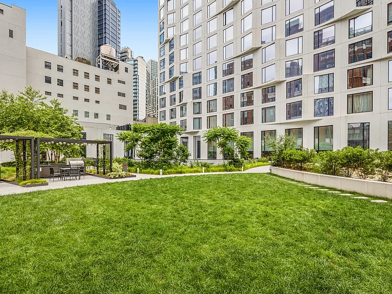 11 Hoyt St #56K — Photo 23