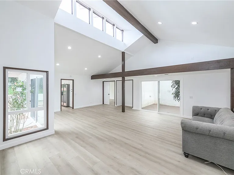 5016 Paseo De Vega — Photo 10