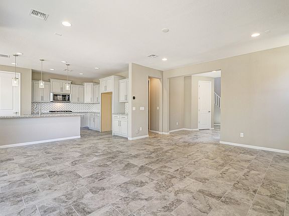 5th image of 232 E Lantana Dr