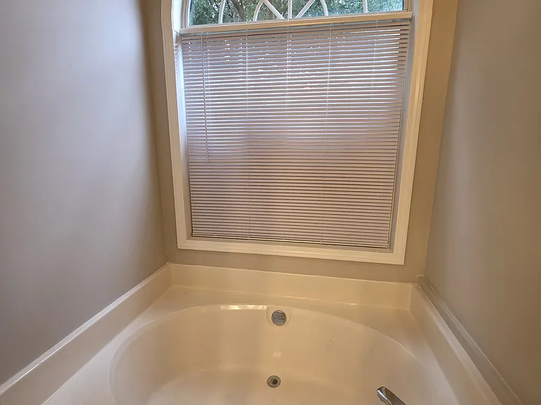 120 Cloverwood Dr — Photo 9