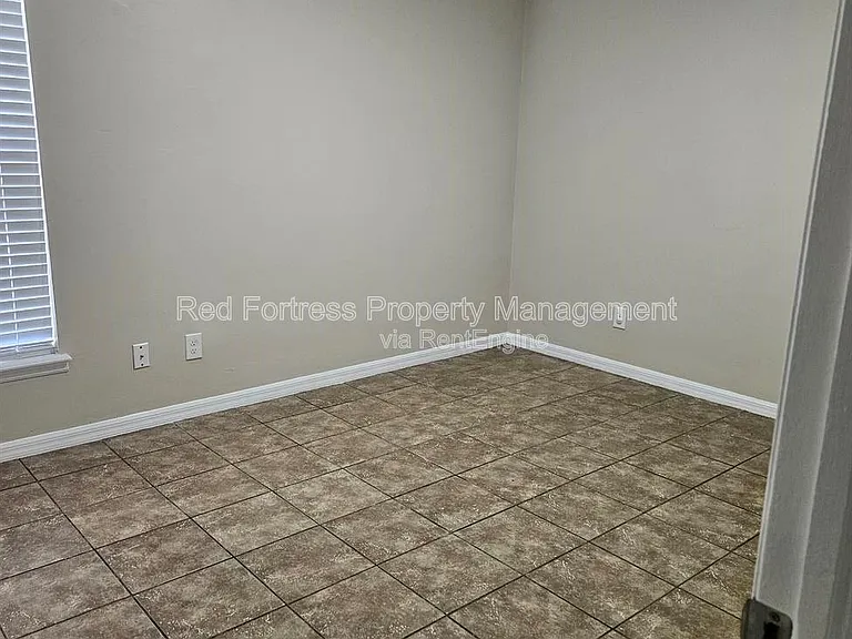 4512 Leonard Blvd S — Photo 5