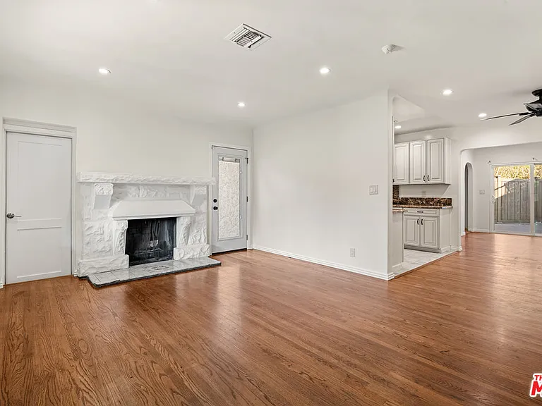 4530 Bakman Ave — Photo 2