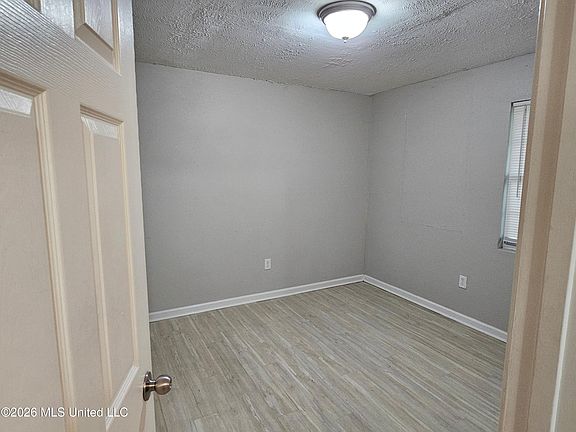 5th image of 229 Lawrence Rd