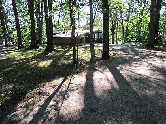 2nd image of 940 S Pinecroft Ln