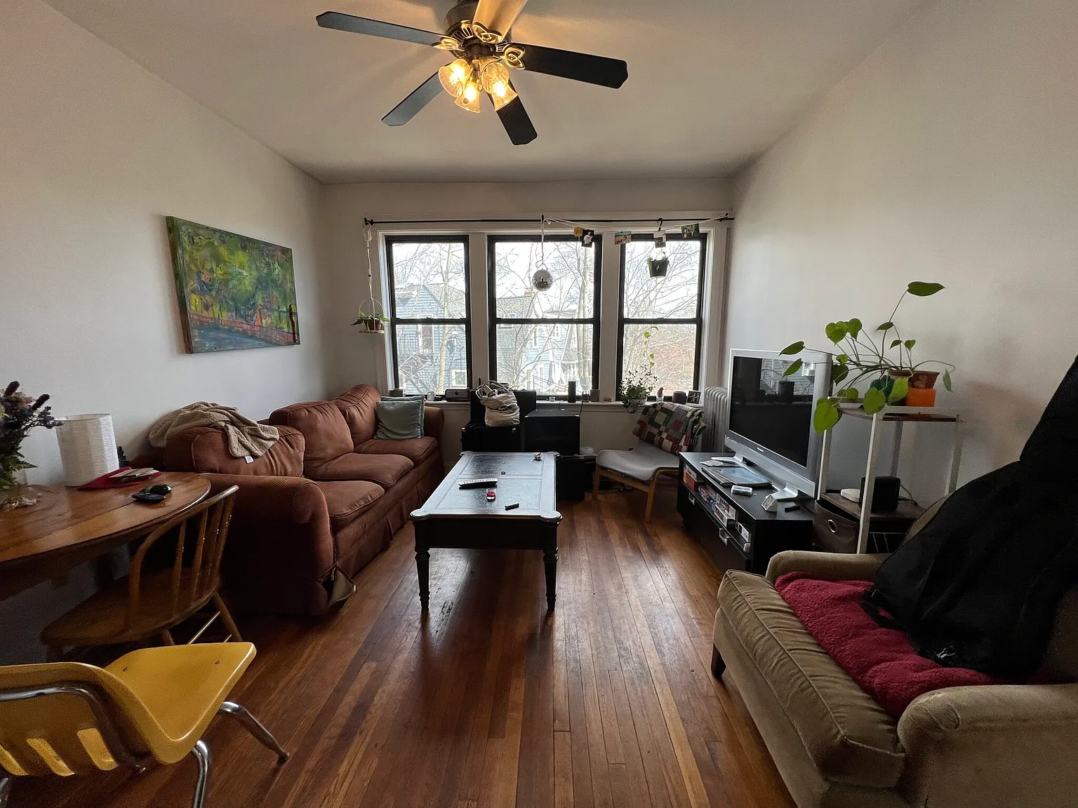 4 bed, 2.0 bath, $4,000 — Photo 1