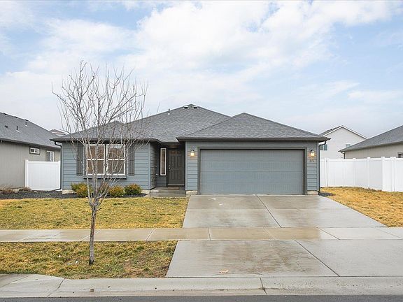 3rd image of 216 S Lawson St