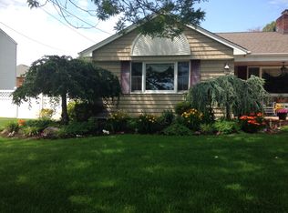 115 Lagoon Blvd, Massapequa, NY 11758