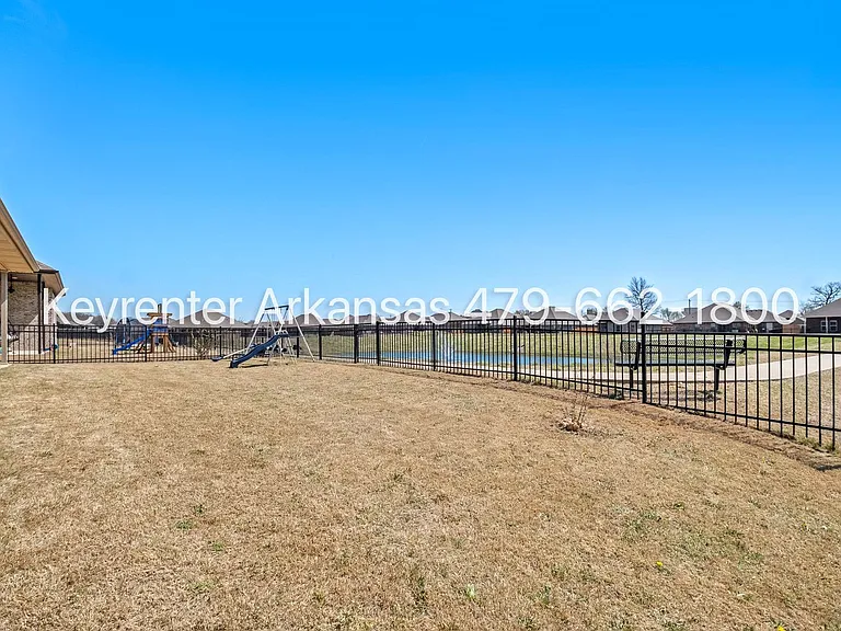 761 Melrose Pl — Photo 28