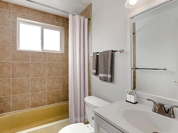 5th image of 130 & 140 S Ogden St #130-202