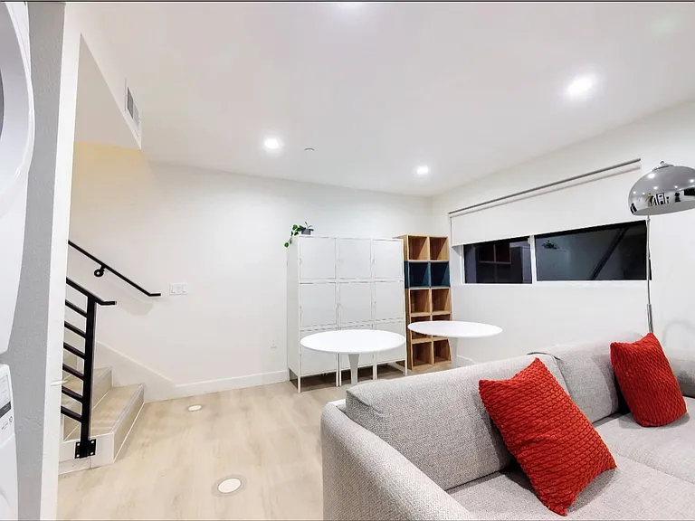 1224 W 37th Pl — Photo 97