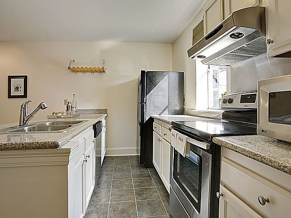 2nd image of 1919 Sophie Wright Pl APT 8