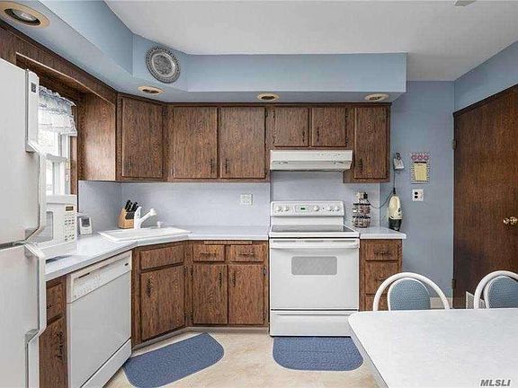 3rd image of 1657 Carla Ln
