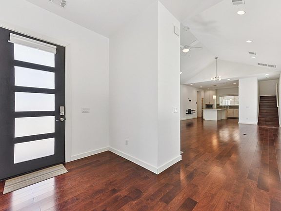 3rd image of 133 Crest View Dr