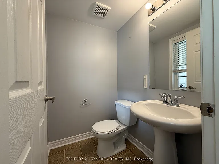 921 Messor Cres — Photo 3