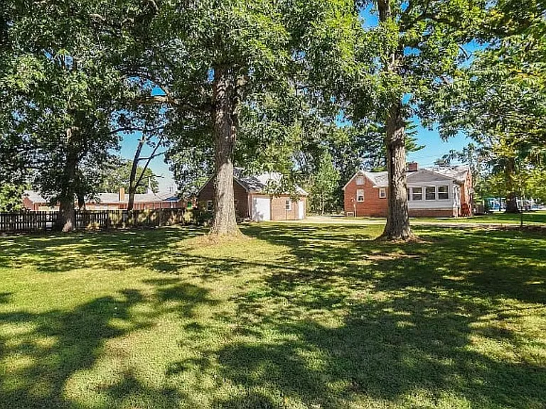 5003 Barnaby Ln #2 — Photo 15