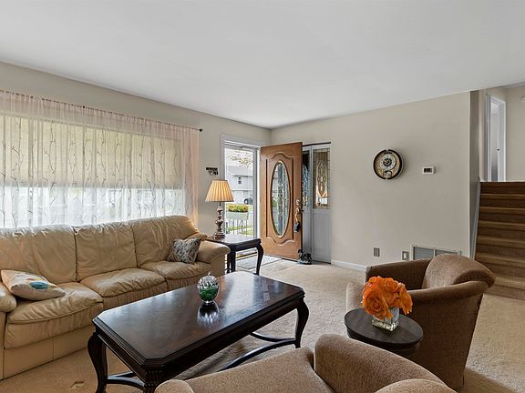 5th image of 226 Joanne St N
