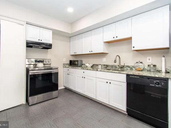 3198 Old Post Dr APT 11, Baltimore, MD 21208