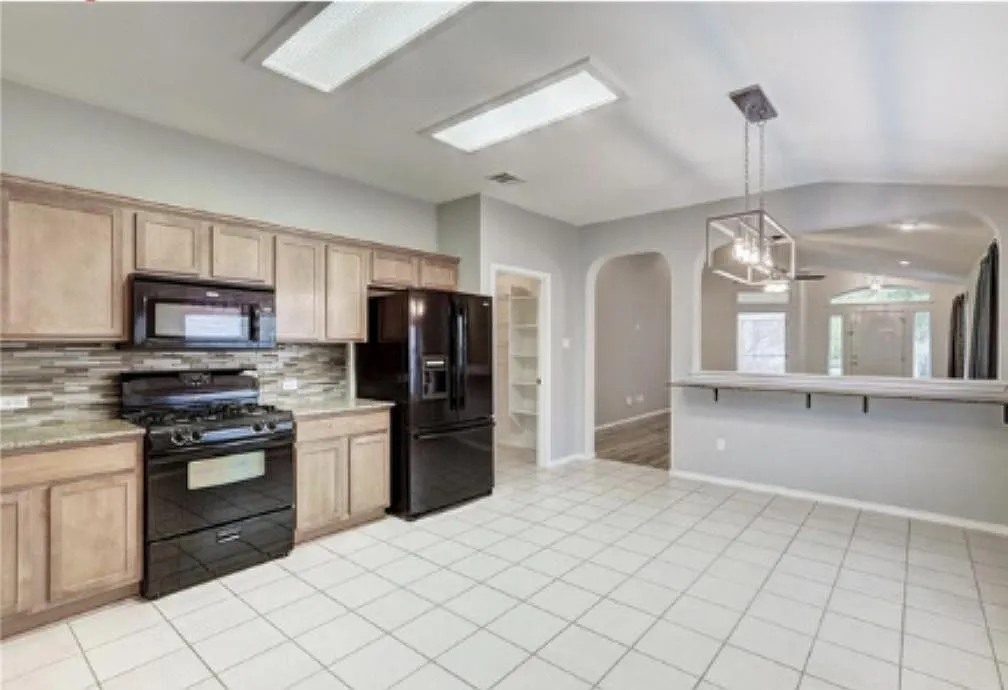 11605 McDows Hole Ln — Photo 2