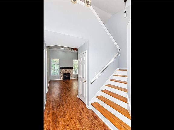 3rd image of 857 Charnwood Pkwy