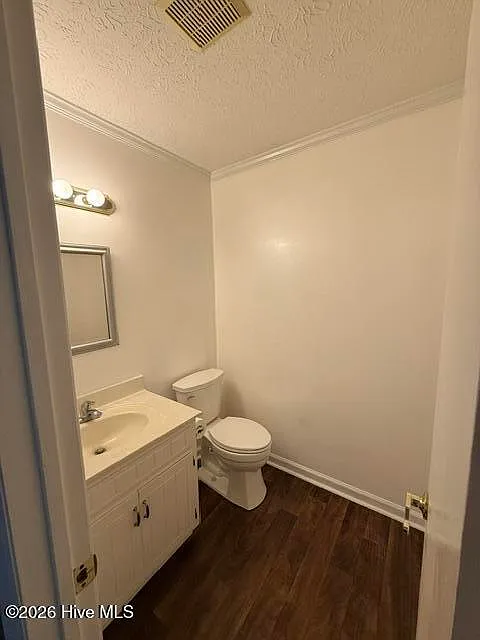 3 bed, 2.0 bath, 1990 sqft, $1,900 — Photo 2