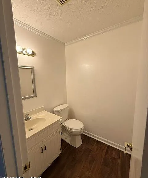 236 Manchester Rd — Photo 2