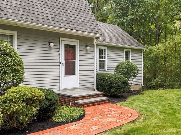 2nd image of 12 Pye Brook Ln