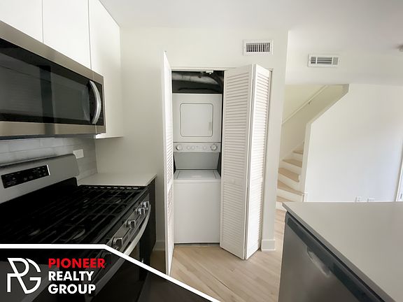3rd image of 1014 W Grace St #3