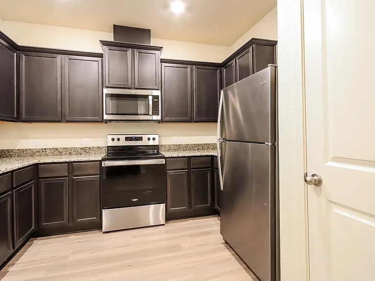 560 Solomon Ln — Photo 6