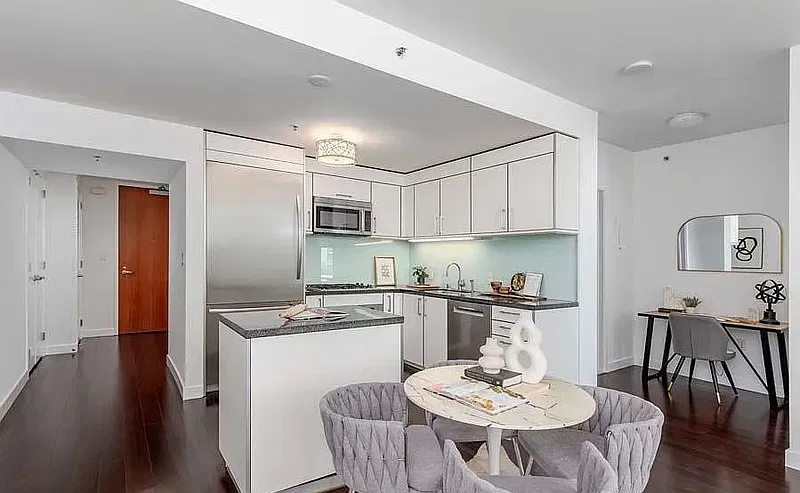 1 bed, 1.0 bath, 809 sqft, $3,800 — Photo 3