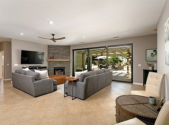 5th image of 1315 Deerbrook Dr