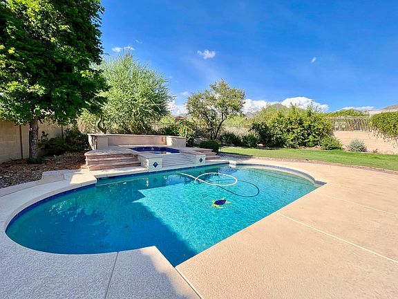 3rd image of 10930 E Winchcomb Dr