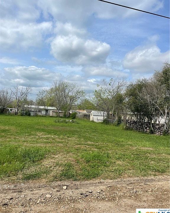 2nd image of 4006 Violet St