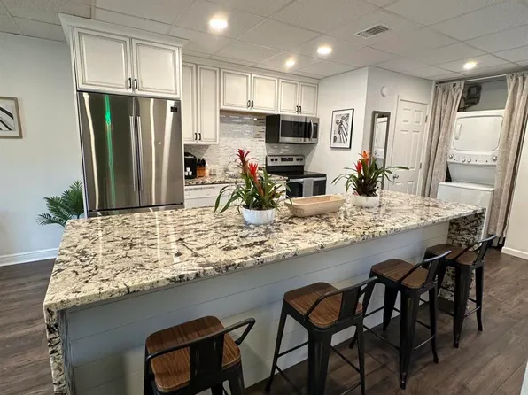 201 Pensacola Beach Rd APT B16, Gulf Breeze, FL 32561