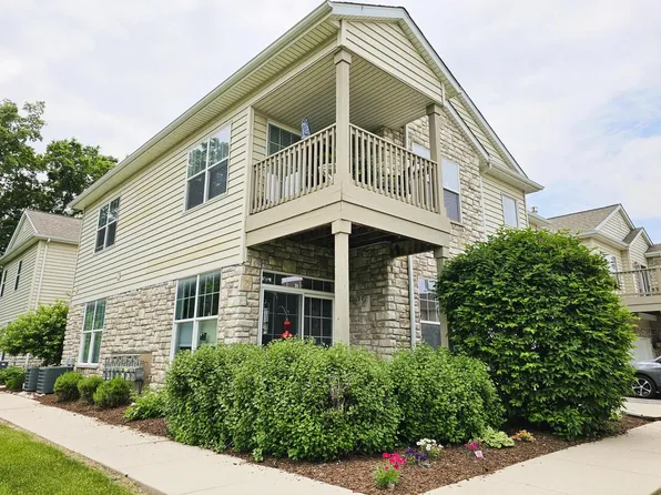 N16W26401 Meadowgrass CIRCLE #B, Pewaukee, WI 53072