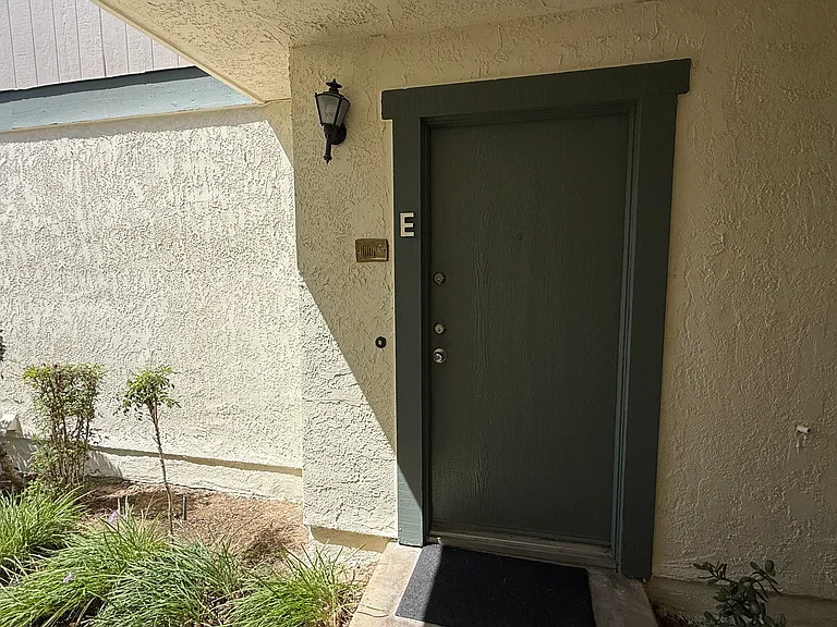 1122 Cleghorn Dr #E — Photo 12