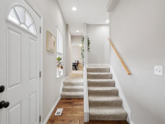 4th image of 724 Roberts St