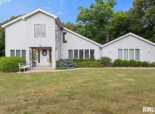 10215 N North Forest Trl, Peoria, IL 61615
