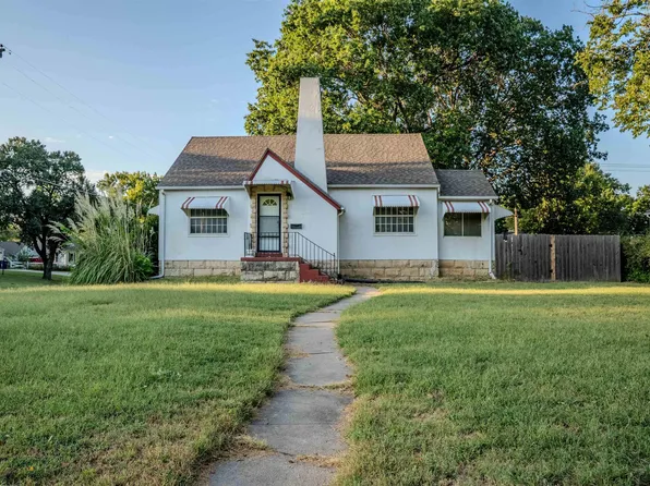538 W Walnut St, Junction City, KS 66441