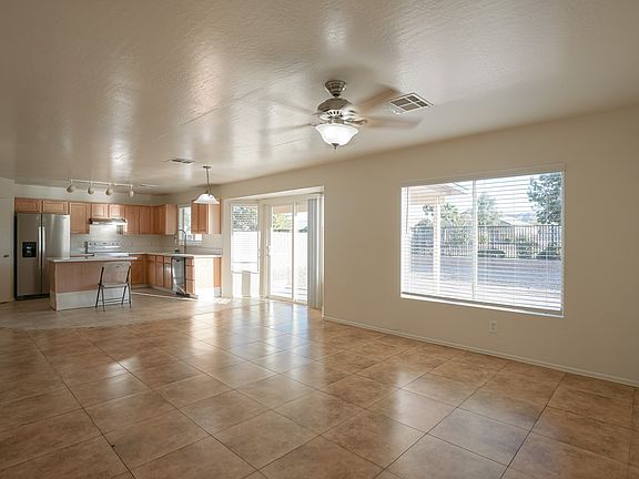 5th image of 2917 W Pecan Rd