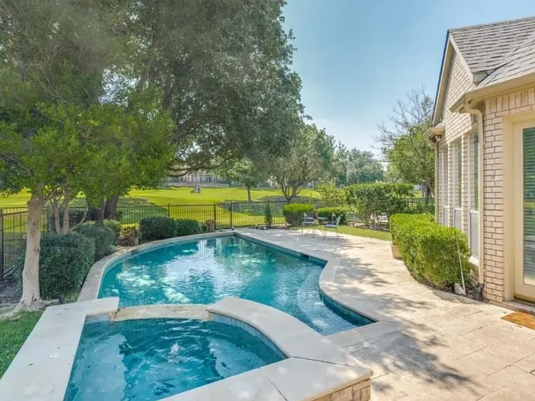 5556 Southern Hills Dr — Photo 3