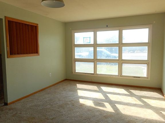 2nd image of 1837 Lyndale Dr