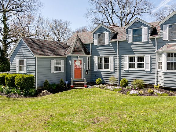 2nd image of 987 Woodhill Dr