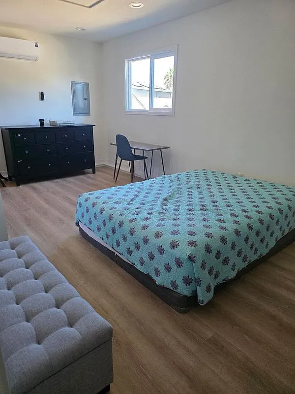 1 bed, 1.0 bath, 325 sqft, $1,695 — Photo 3