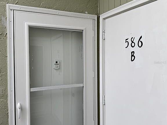 4th image of 586 Bahia Cir #B